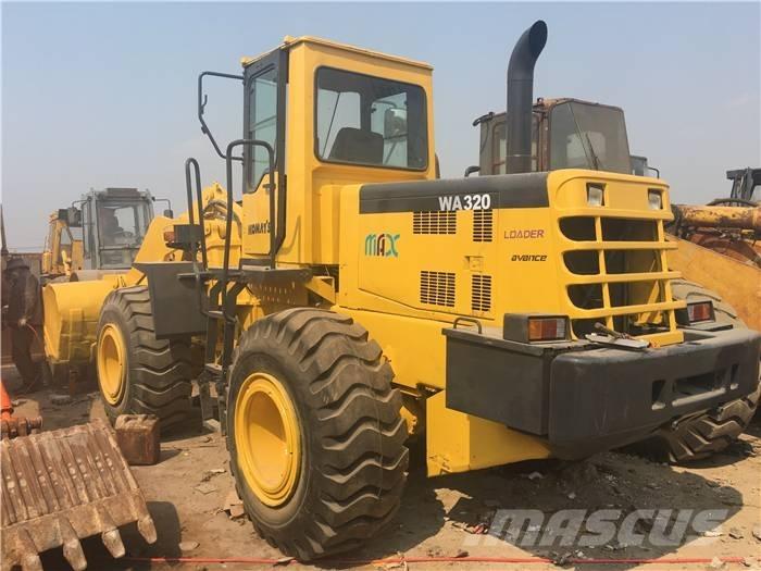 Komatsu WA 320-3 Pale gommate