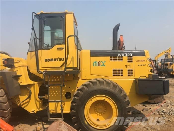 Komatsu WA 320-3 Pale gommate