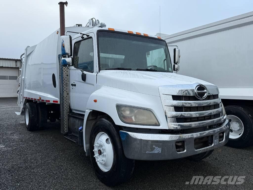 Hino 338 Camion dei rifiuti