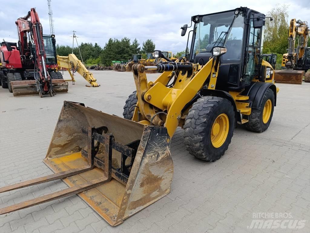 CAT 908M Pale gommate