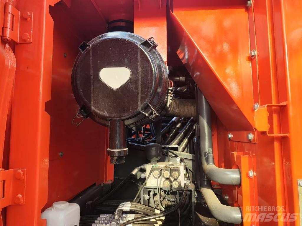Doosan DX300LC-9c Escavatori cingolati