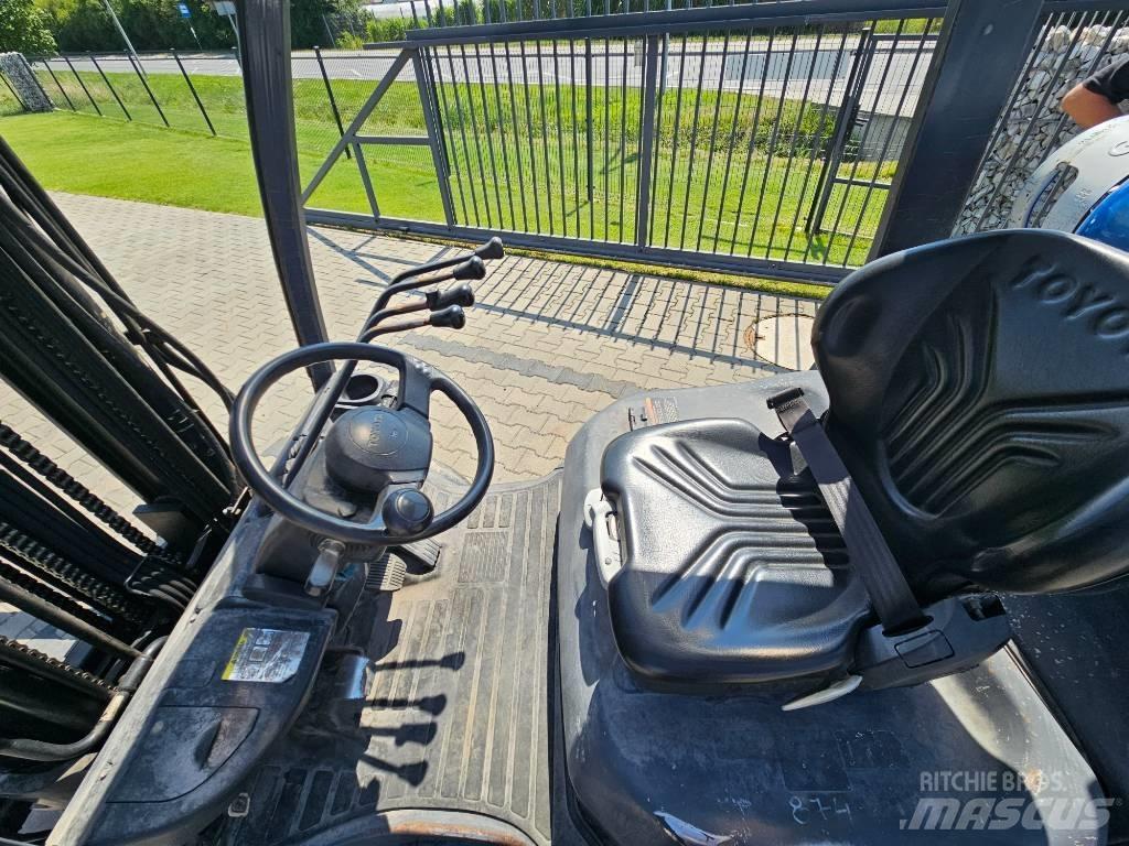 Toyota 02-8 FGKF 20 Carrelli elevatori GPL