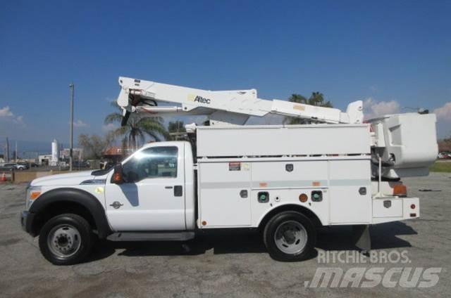 Ford F550 Piattaforme autocarrate