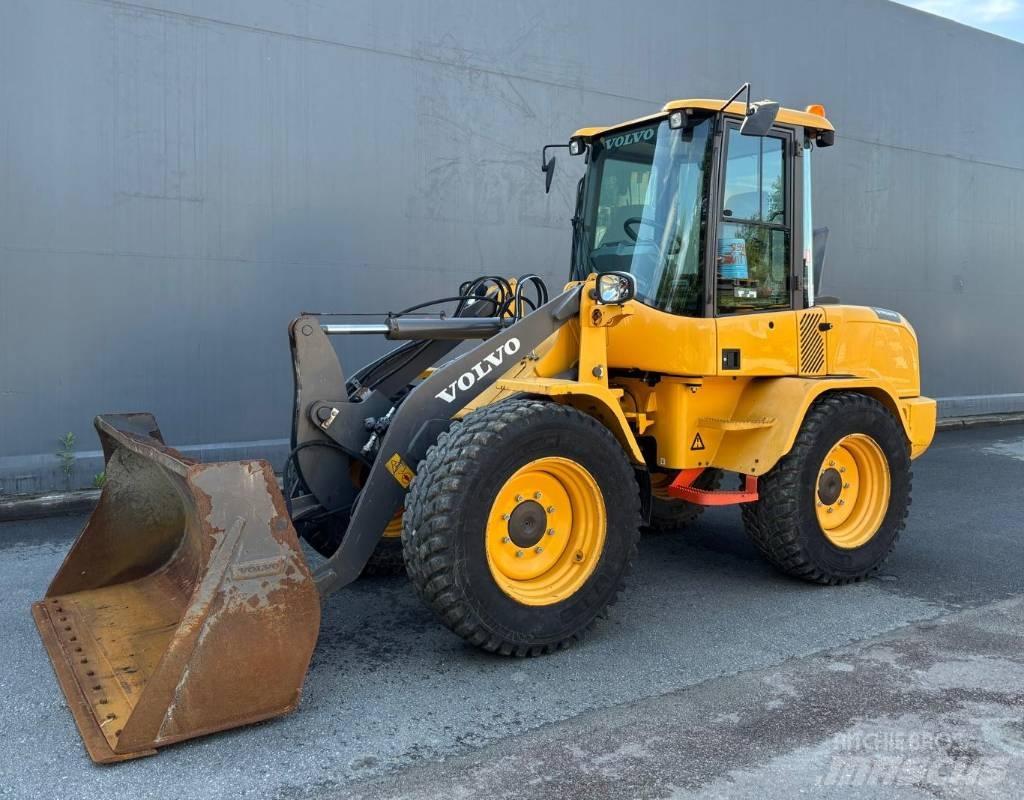 Volvo L 30 GS Pale gommate