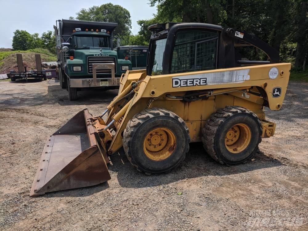 John Deere 328 Mini Pale Gommate
