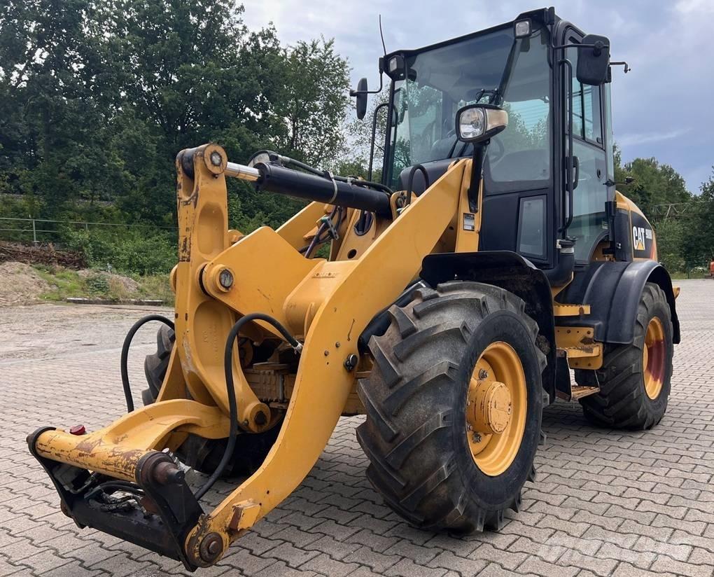 CAT 908M Radlader Pale gommate