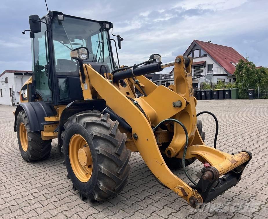 CAT 908M Radlader Pale gommate