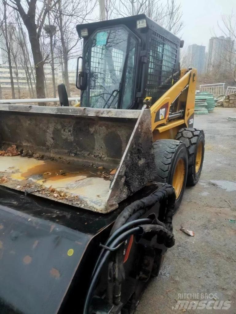 CAT 226 B Mini Pale Gommate
