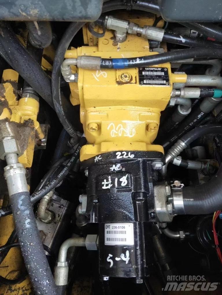 CAT 226 B Mini Pale Gommate