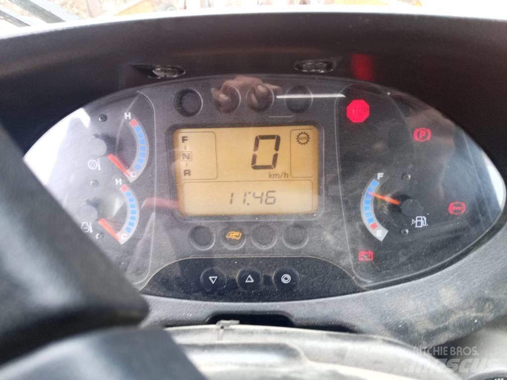 Hitachi ZW 220 Pale gommate