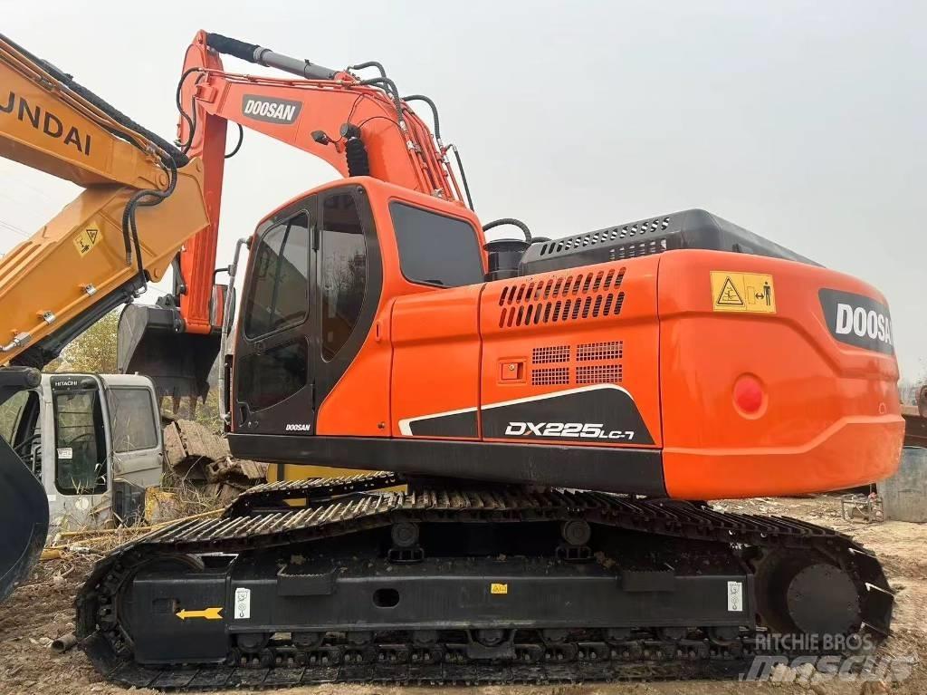 Doosan DX225LC-9C Escavatori cingolati