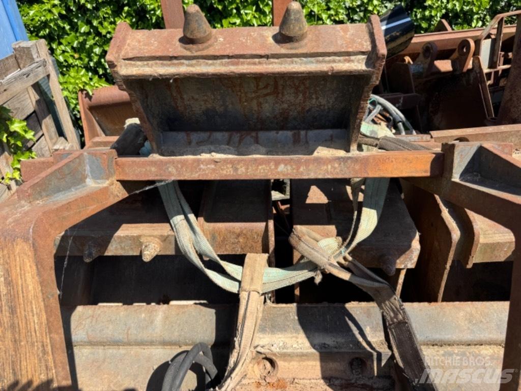 Mecalac 12 MXT Escavatori gommati