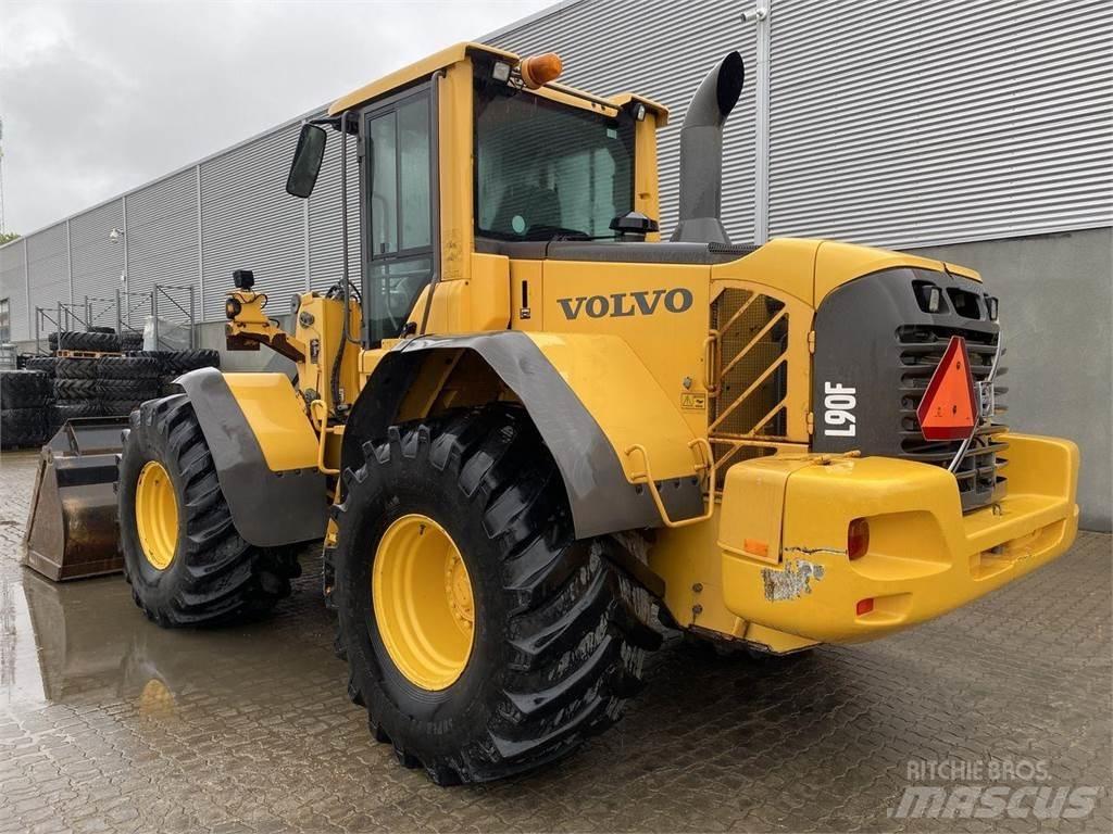 Volvo L90F Pale gommate