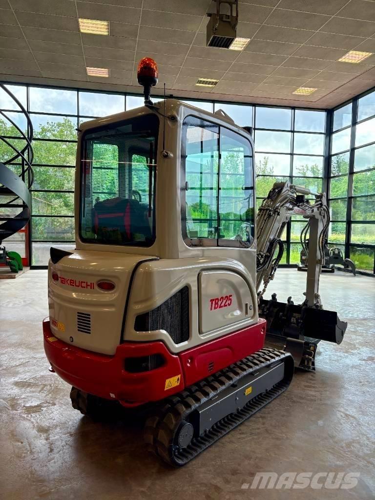 Takeuchi TB 225 Miniescavatori