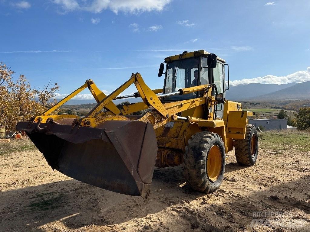 JCB 415 Pale gommate