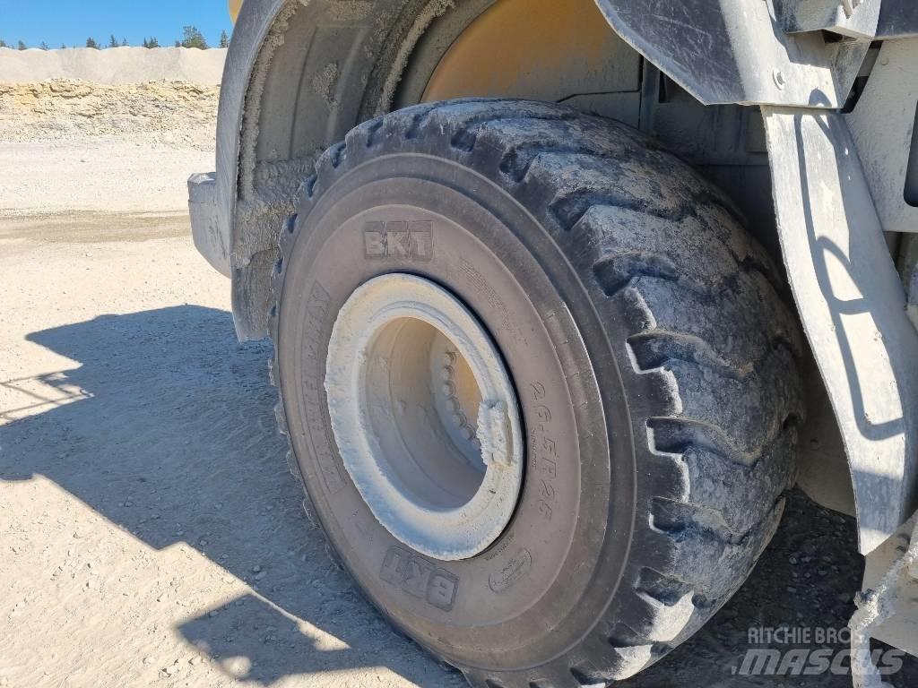 Komatsu WA 470-8 Pale gommate