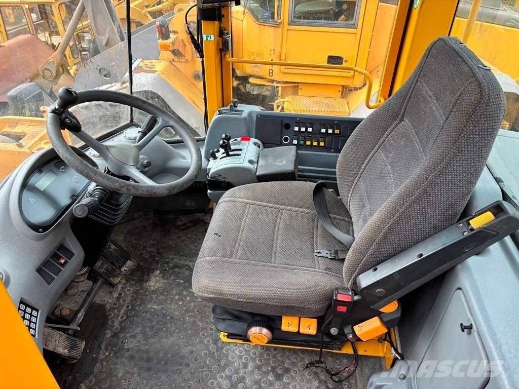 Volvo L 120 E Pale gommate