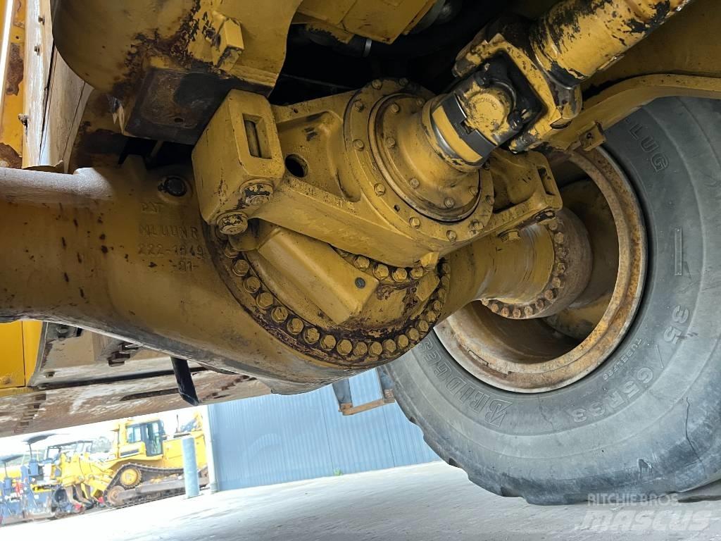 CAT 988H Pale gommate