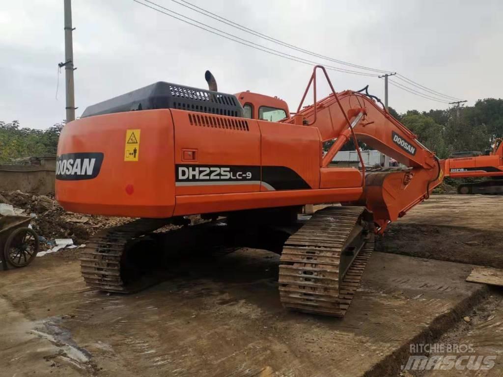 Doosan DH225LC-9 Escavatori cingolati