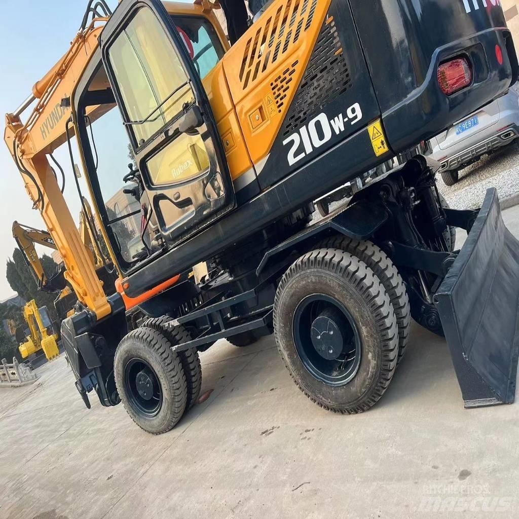 Hyundai R210W-9 Escavatori gommati