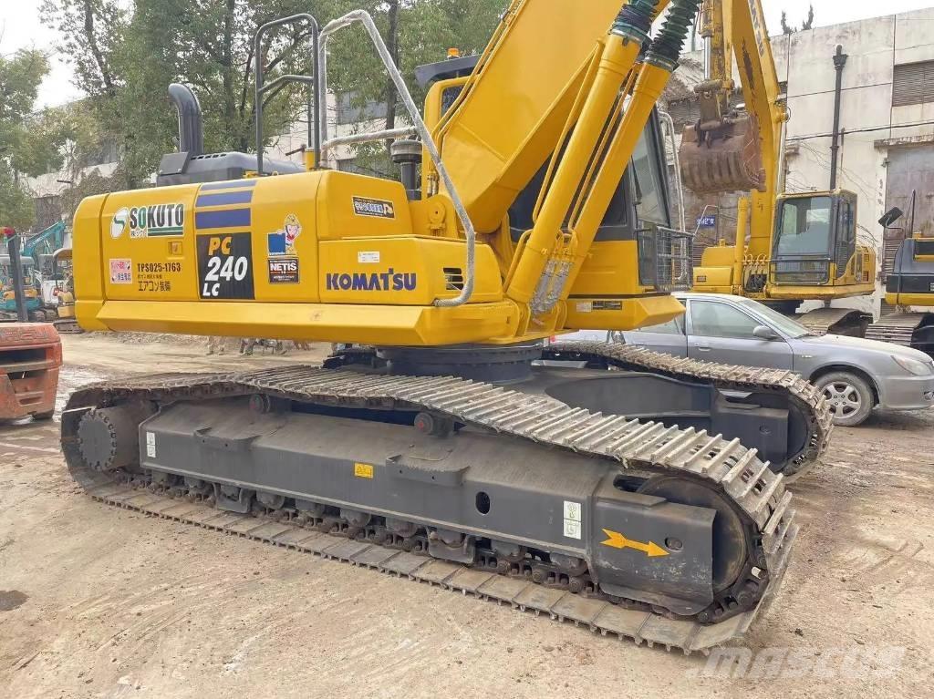 Komatsu PC240-8 Escavatori cingolati