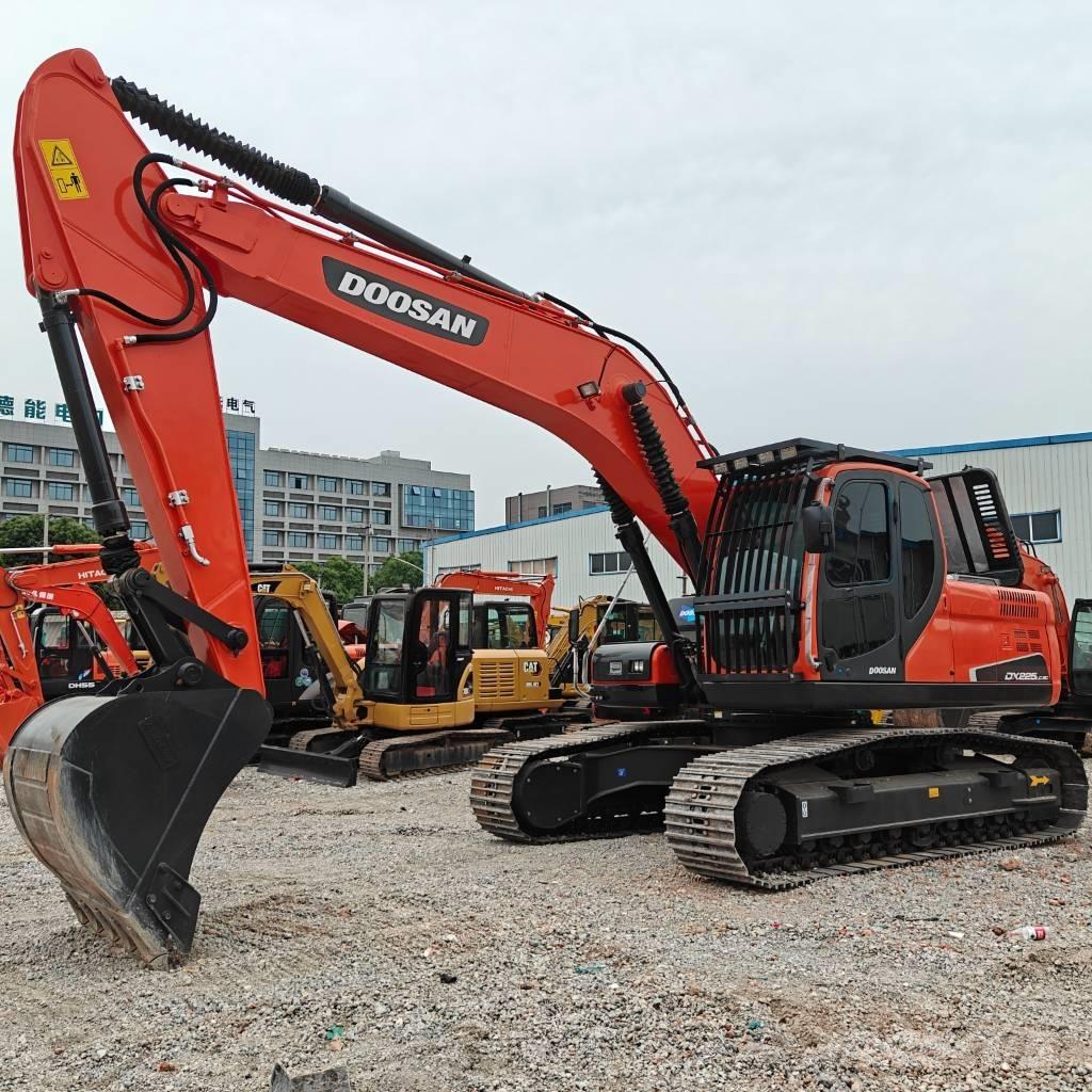 Doosan DX 225 LCA Escavatori cingolati