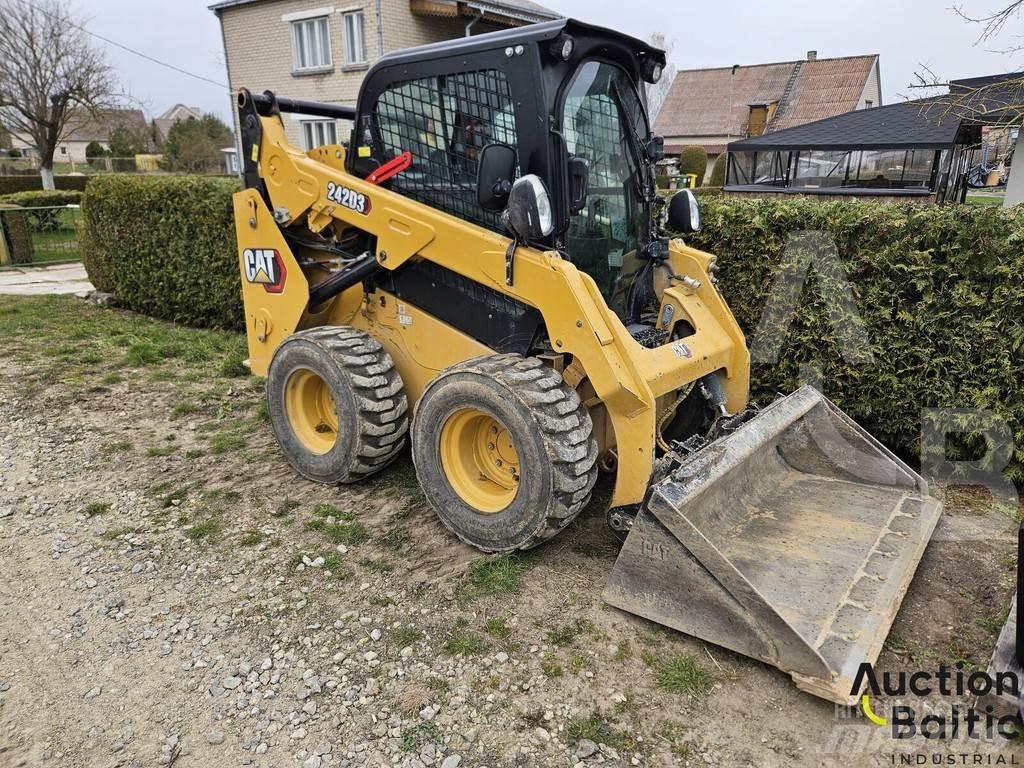 CAT 242 D 3 Mini Pale Gommate