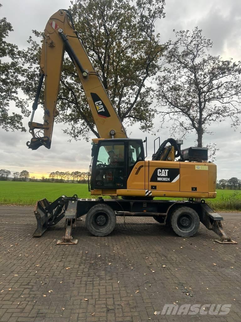 CAT MH 3024 Movimentazione rifiuti