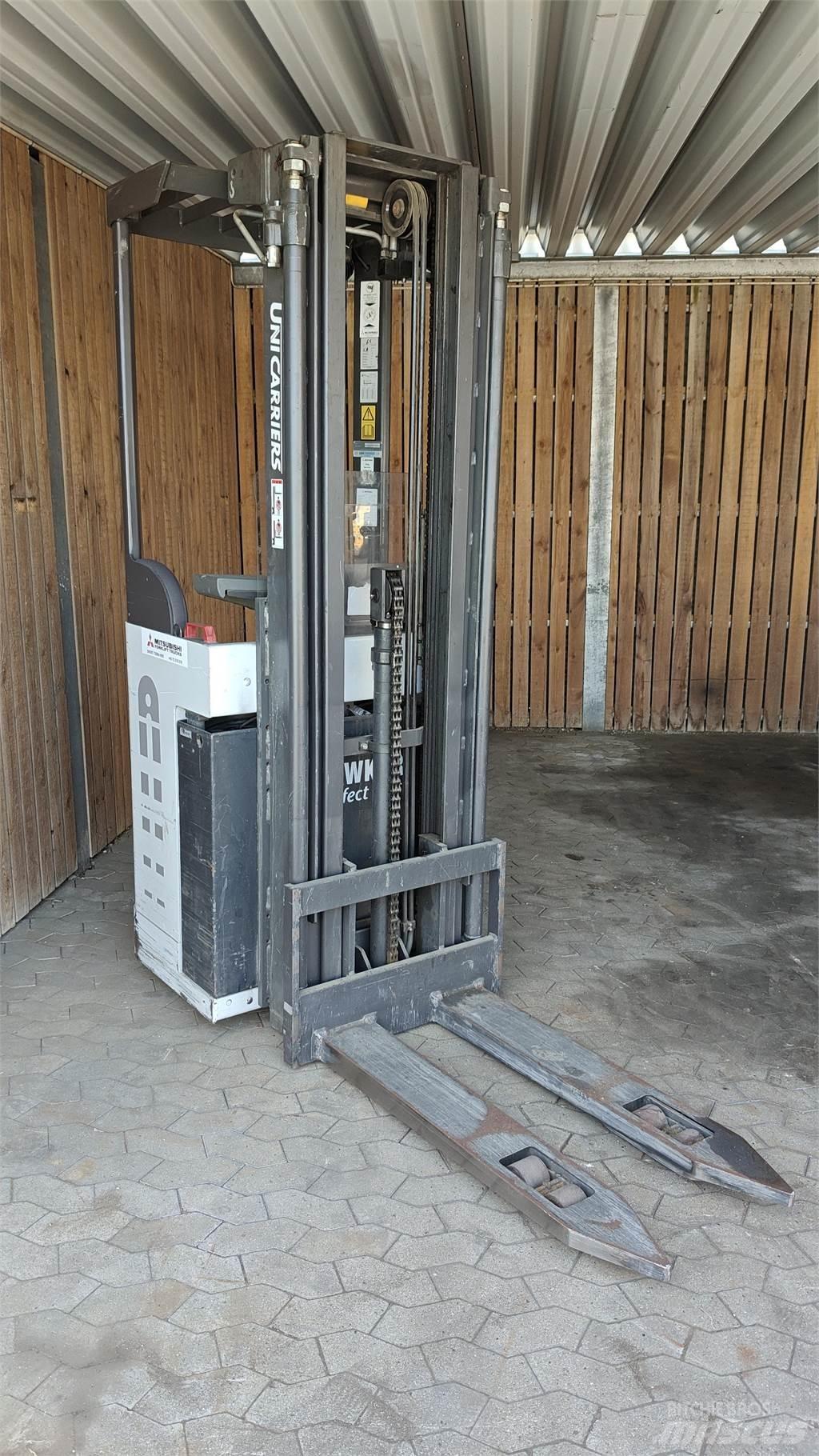 Atlet AJN160 Carrelli elevatori bassi a piattaforma