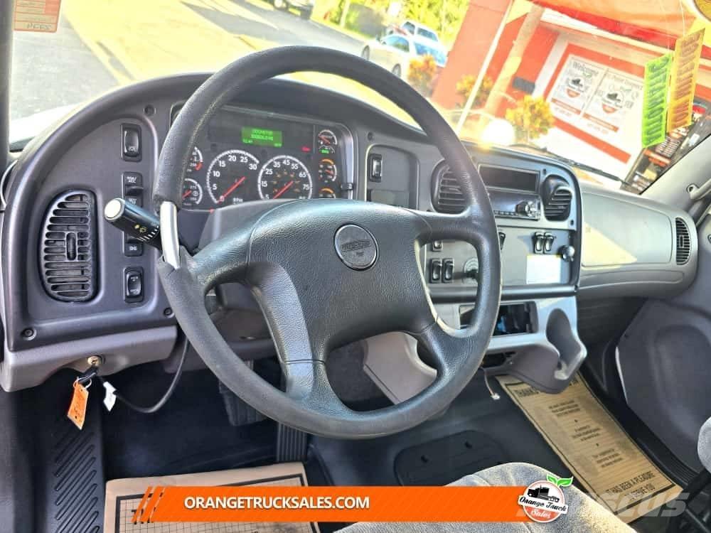 Freightliner M2 106 Camion a temperatura controllata