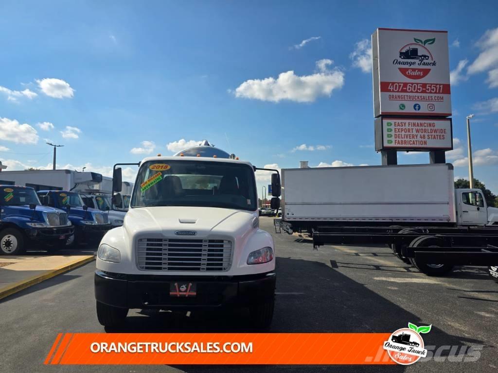 Freightliner M2 106 Camion a temperatura controllata