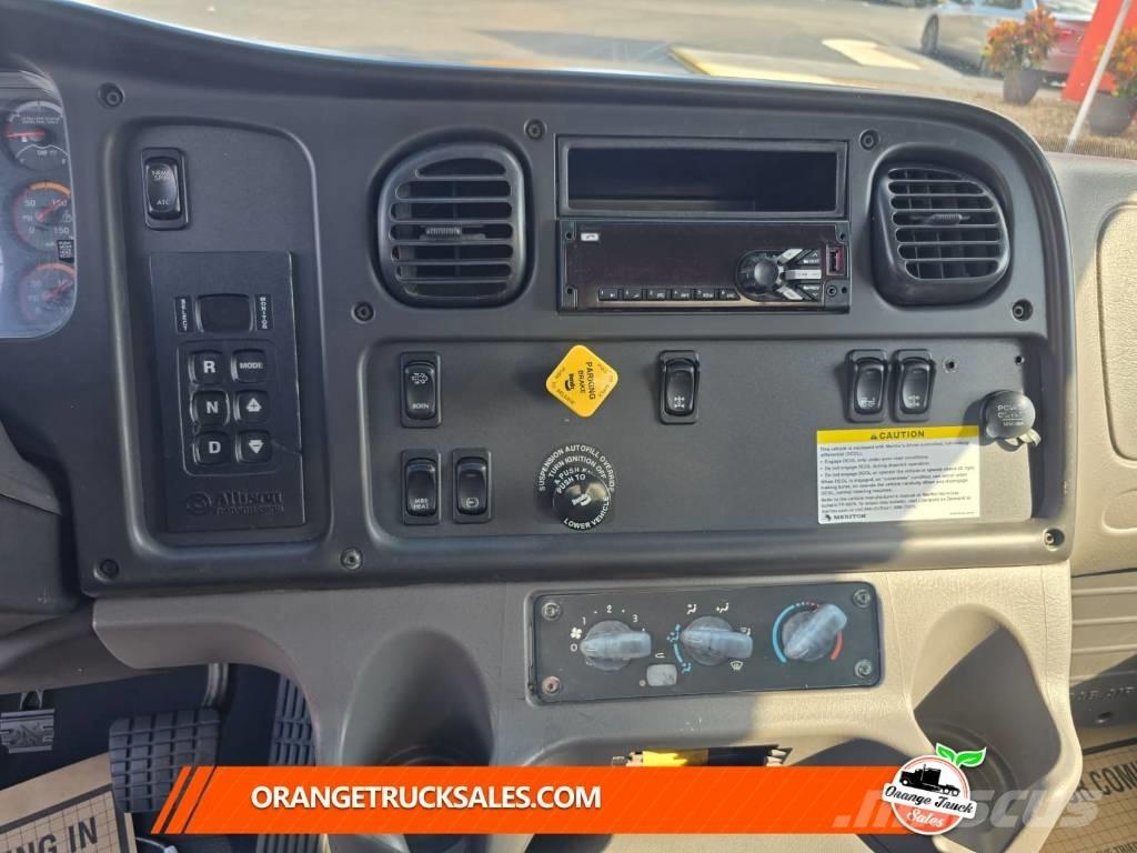 Freightliner M2 106 Camion a temperatura controllata