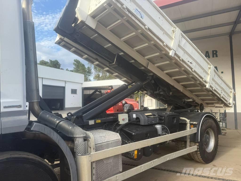 Mercedes-Benz 1833 Camion con gancio di sollevamento