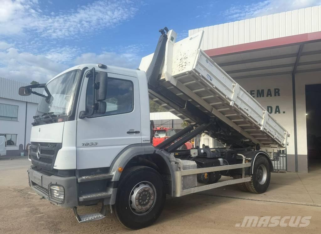 Mercedes-Benz 1833 Camion con gancio di sollevamento