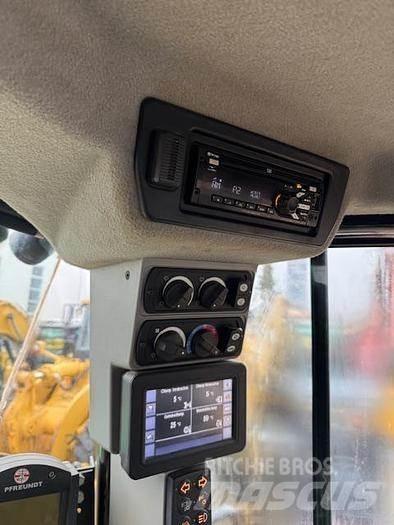 CAT 966M Pale gommate