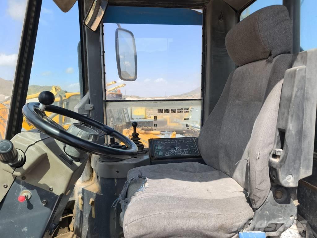 CASE 721 B XT Pale gommate