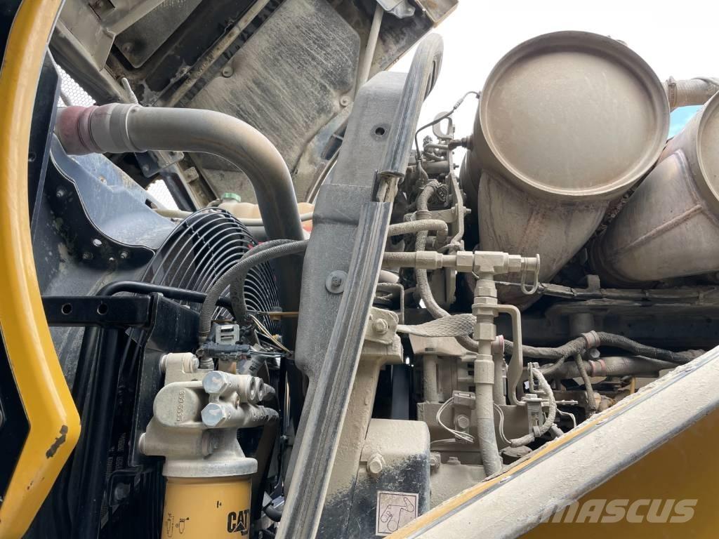 CAT 972M Pale gommate