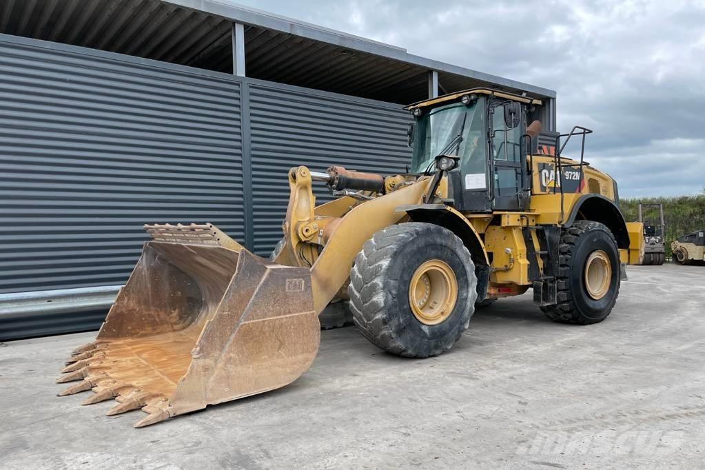 CAT 972M Pale gommate