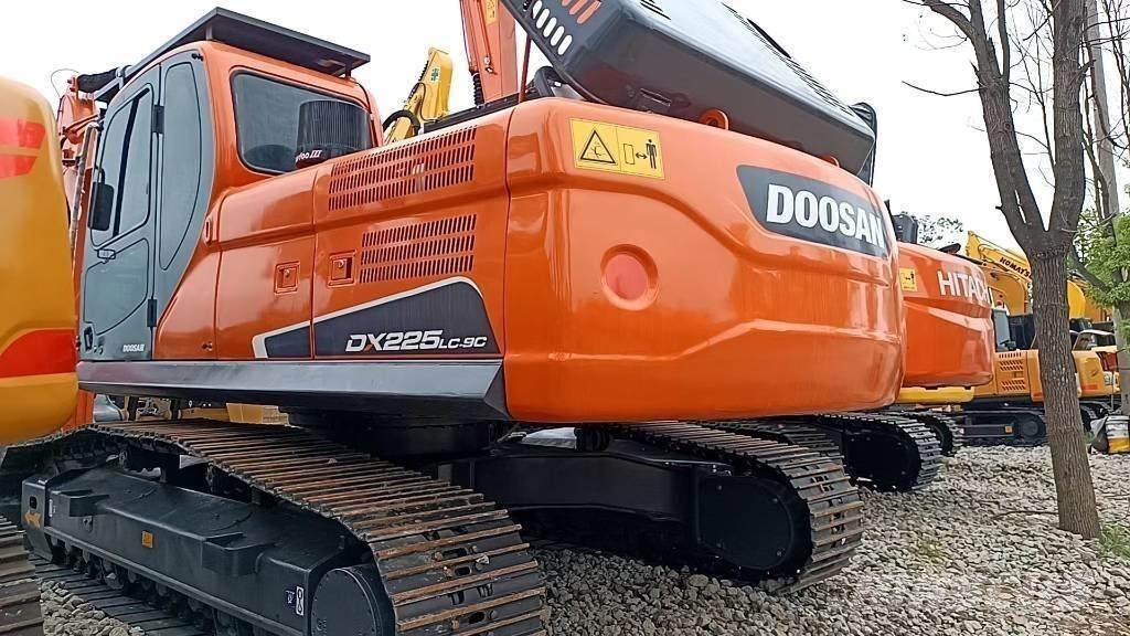 Doosan 225 LC-9 Escavatori cingolati