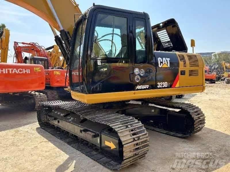 CAT 323 D Escavatori cingolati