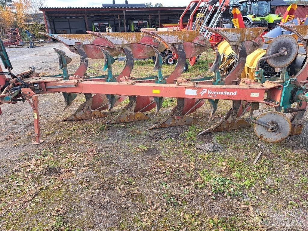 Kverneland em 85-200 Aratri reversibili