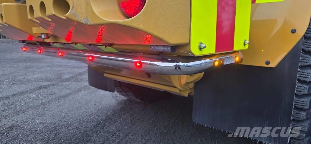 CAT 926M Pale gommate