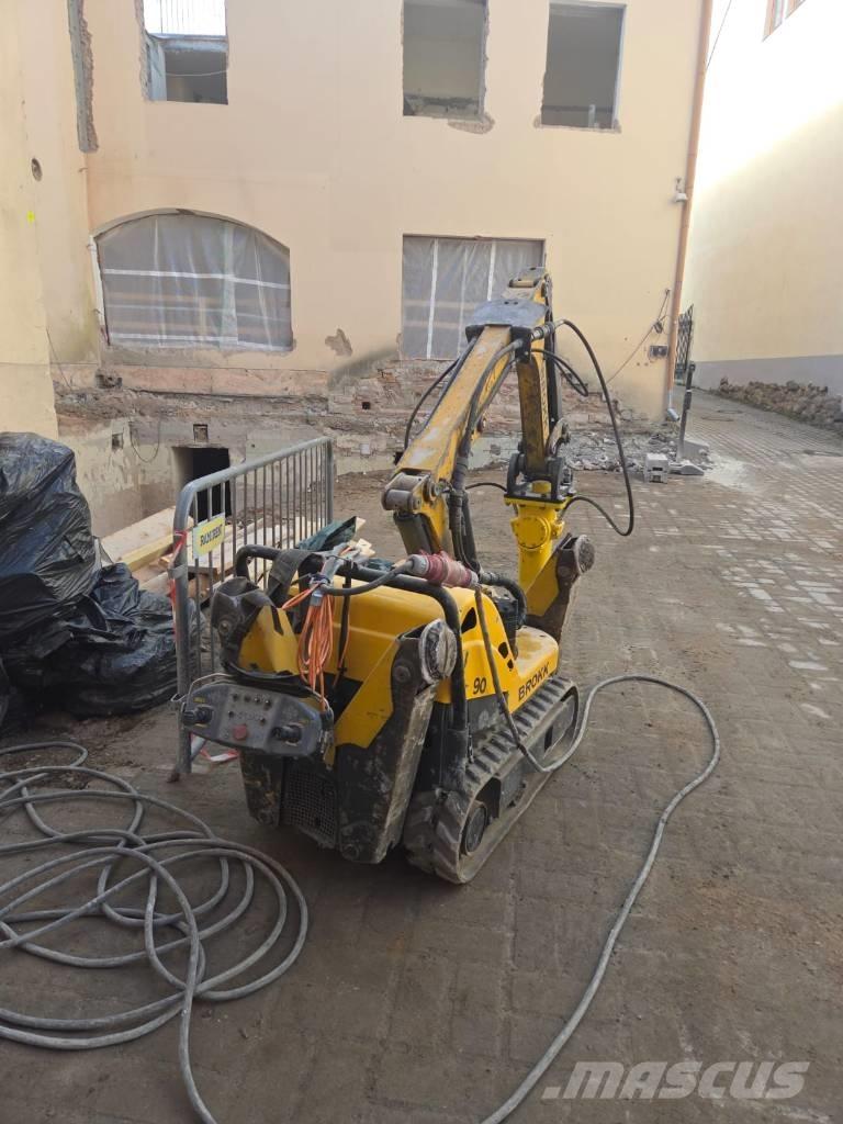 Brokk 90 Escavatori da demolizione