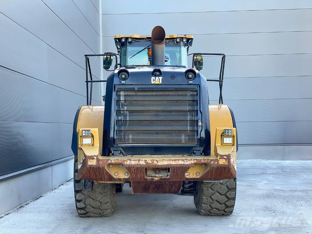 CAT 972M Pale gommate