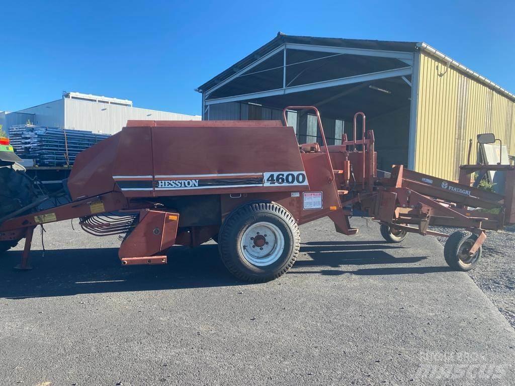 Hesston 4600 Presse quadre