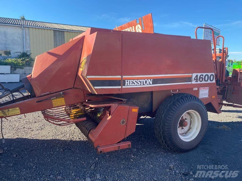 Hesston 4600 Presse quadre