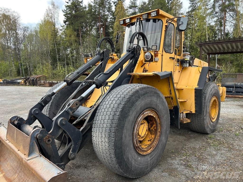 Volvo L 120 Pale gommate