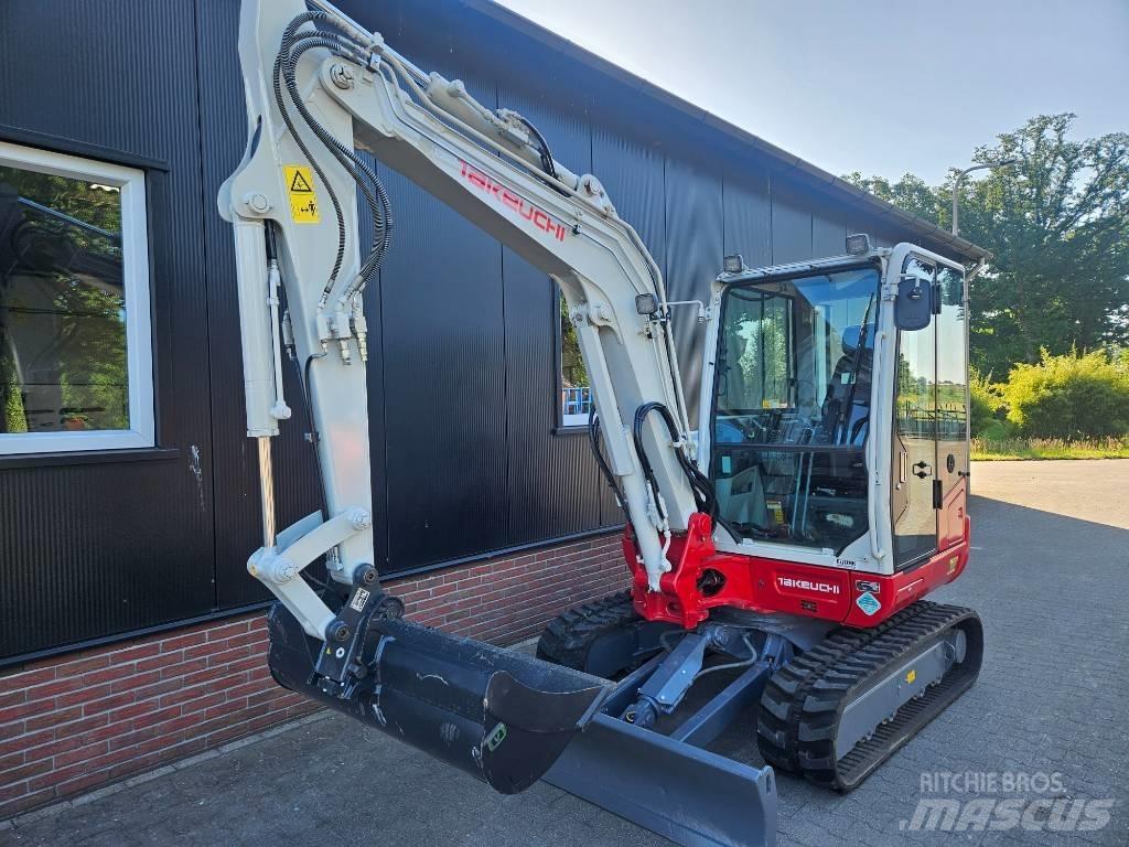 Takeuchi TB 240 Miniescavatori