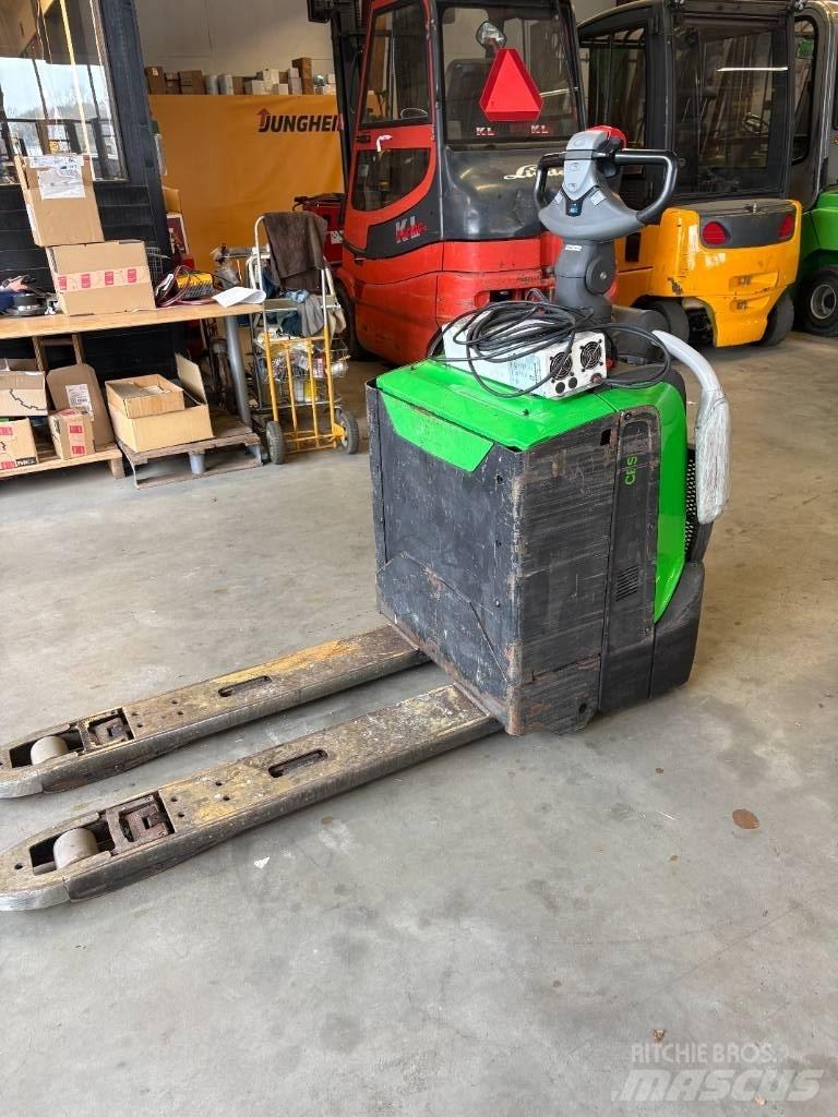 Cesab P 320 Carrelli elevatori bassi a piattaforma
