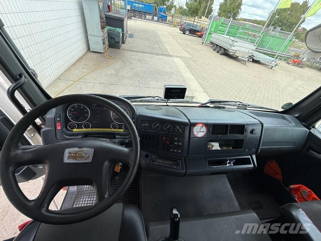 Palfinger P 300 KS Piattaforme autocarrate